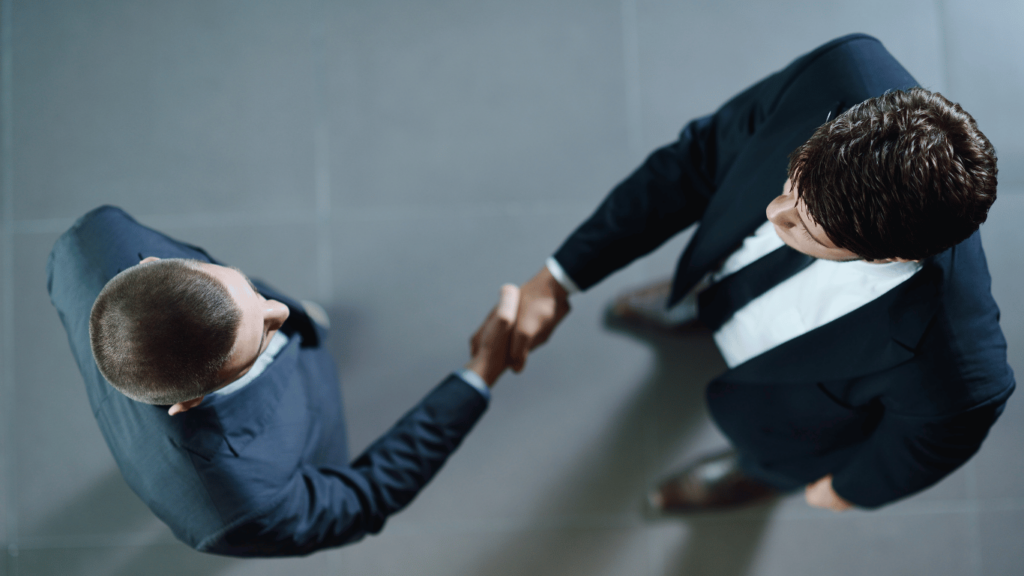 SaaS companies and customer support team making an agreement to do business