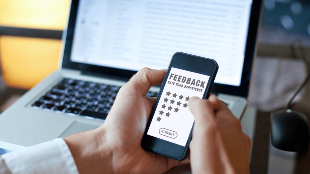 online user with a chatbot giving a high customer satisfaction rating