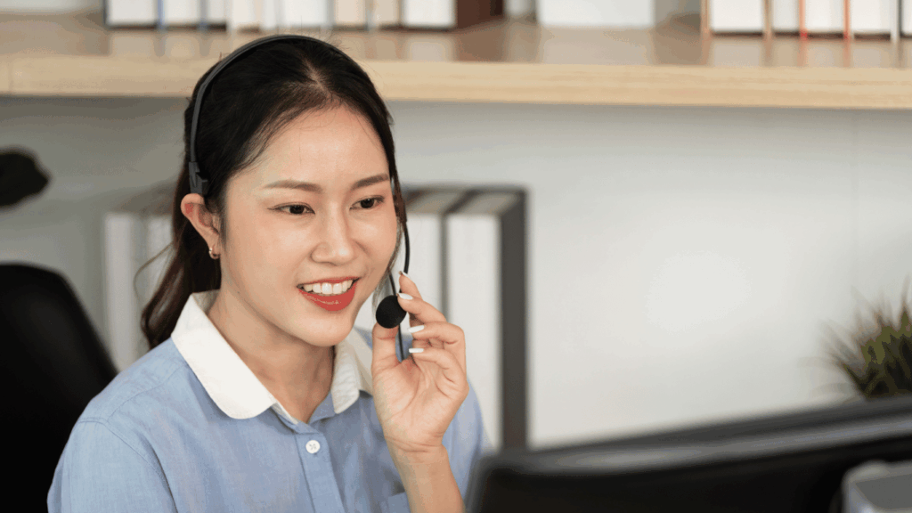 Customer support agent providing hyper-personalized customer journeys